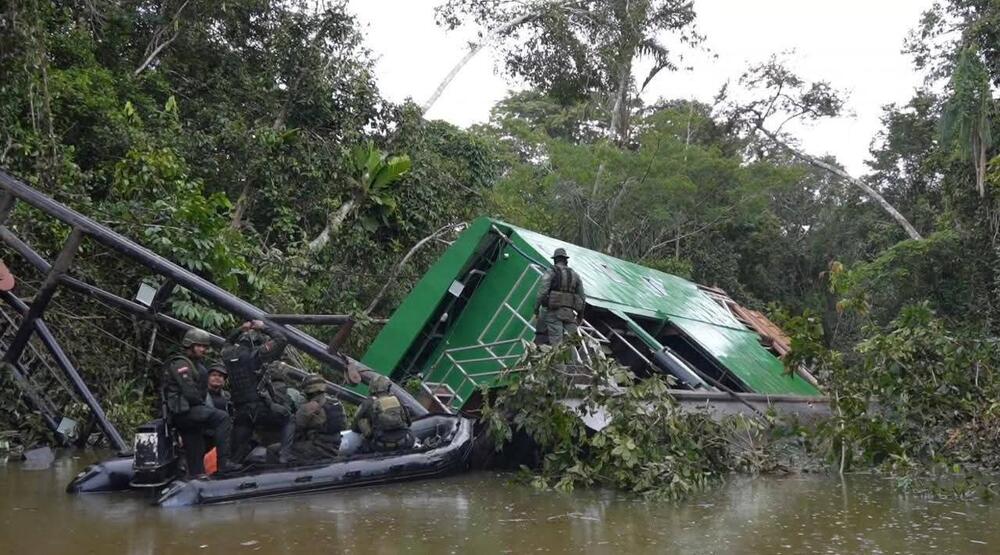 Golpe contra la explotación ilícita de yacimientos mineros en la Amazonía colombiana Golpe contra la explotación ilícita de yacimientos mineros en la Amazonía colombiana