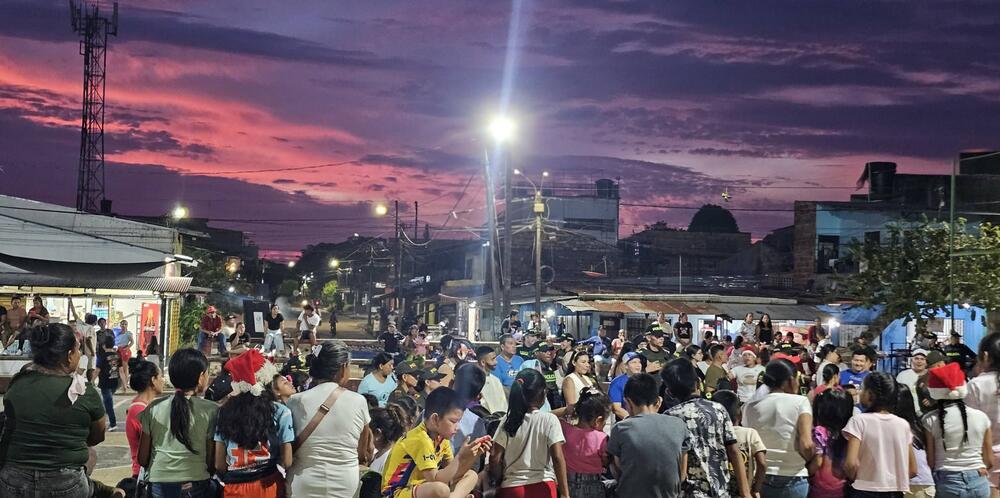POLICÍA NACIONAL CONTINÚA LA RUTA NAVIDEÑA EN EL BARRIO LA ESPERANZA, AMAZONAS