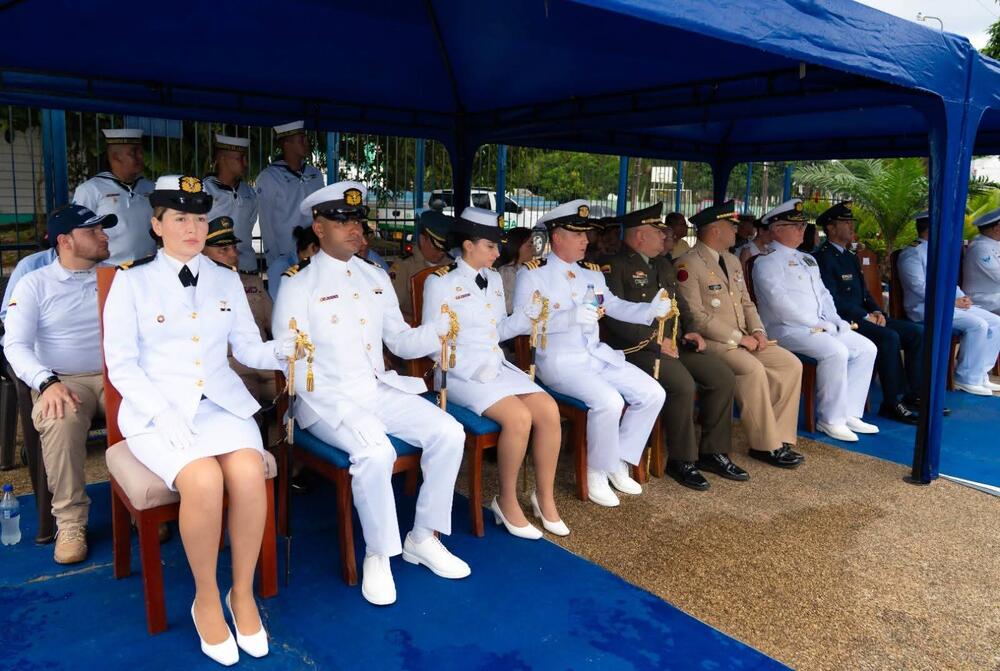 Ceremonia de relevo del Comandante del Grupo de Guardacostas del Amazonas Colombiano