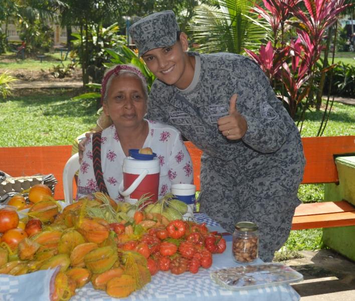 Feria campesina en el Amazonas es apoyada por la Fuerza Aérea Colombiana