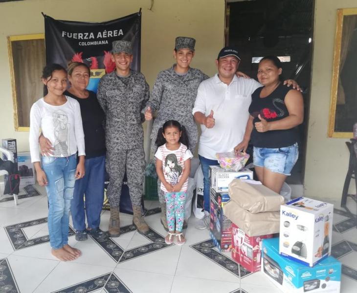 Fuerza Aérea Colombiana regala sonrisas a madres del Amazonas