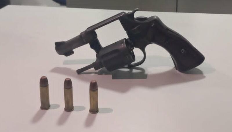 APREHENDIDO ADOLESCENTE EXTRANJERO POR EL DELITO DE PORTE ILEGAL DE ARMAS DE FUEGO APREHENDIDO ADOLESCENTE EXTRANJERO POR EL DELITO DE PORTE ILEGAL DE ARMAS DE FUEGO