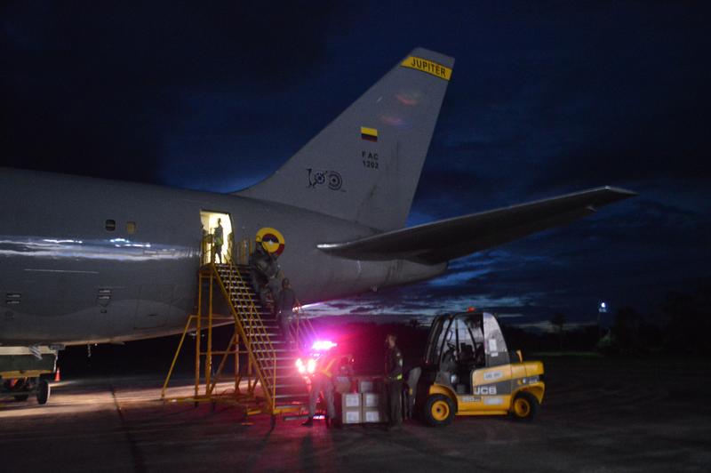 Su Fuerza Aérea transporta canastas nutricionales y refuerzos médicos hacia el Amazonas en apoyo a la lucha contra el Covid-19