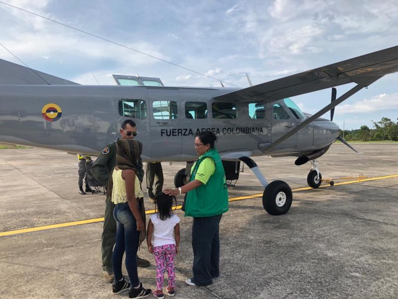 Dos menores en estado de vulnerabilidad fueron transportadas por la Fuerza Aérea Colombiana en el Amazonas