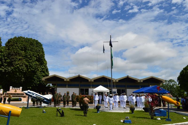 Fuerza Militares de Colombia participan en ceremonia militar en Tabatinga