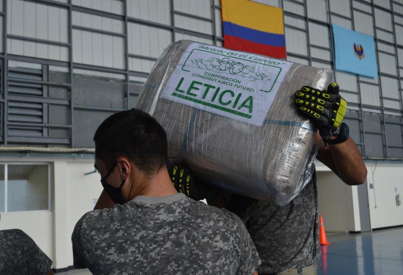 Más de 22 toneladas de alimentos que beneficiaran a niños y niñas del Amazonas fueron transportados por su Fuerza Aérea