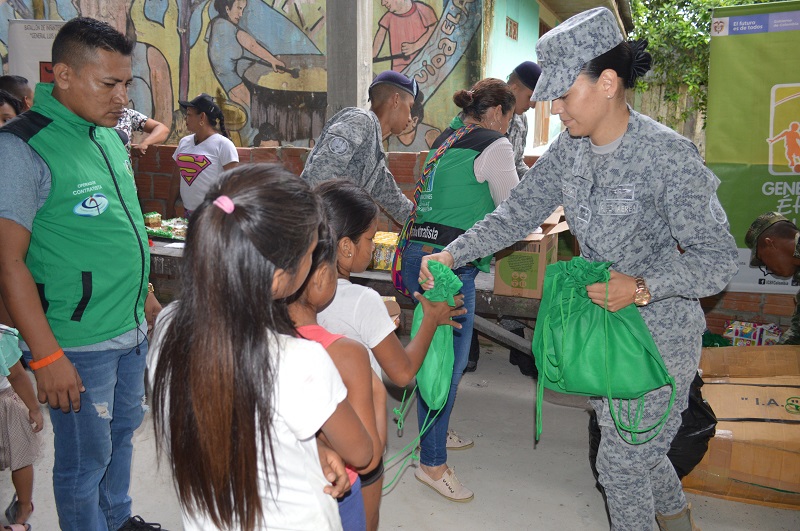 120 niños del Amazonas fueron beneficiados por la Fuerza Aérea Colombiana