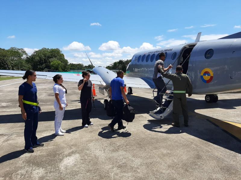 Paciente en delicado estado de salud es transportado por la Fuerza Aérea Colombiana en el Amazonas