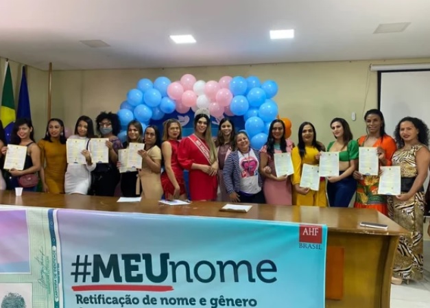 Defensoria auxilia mulheres trans a mudarem nome e gênero em certidões de nascimento