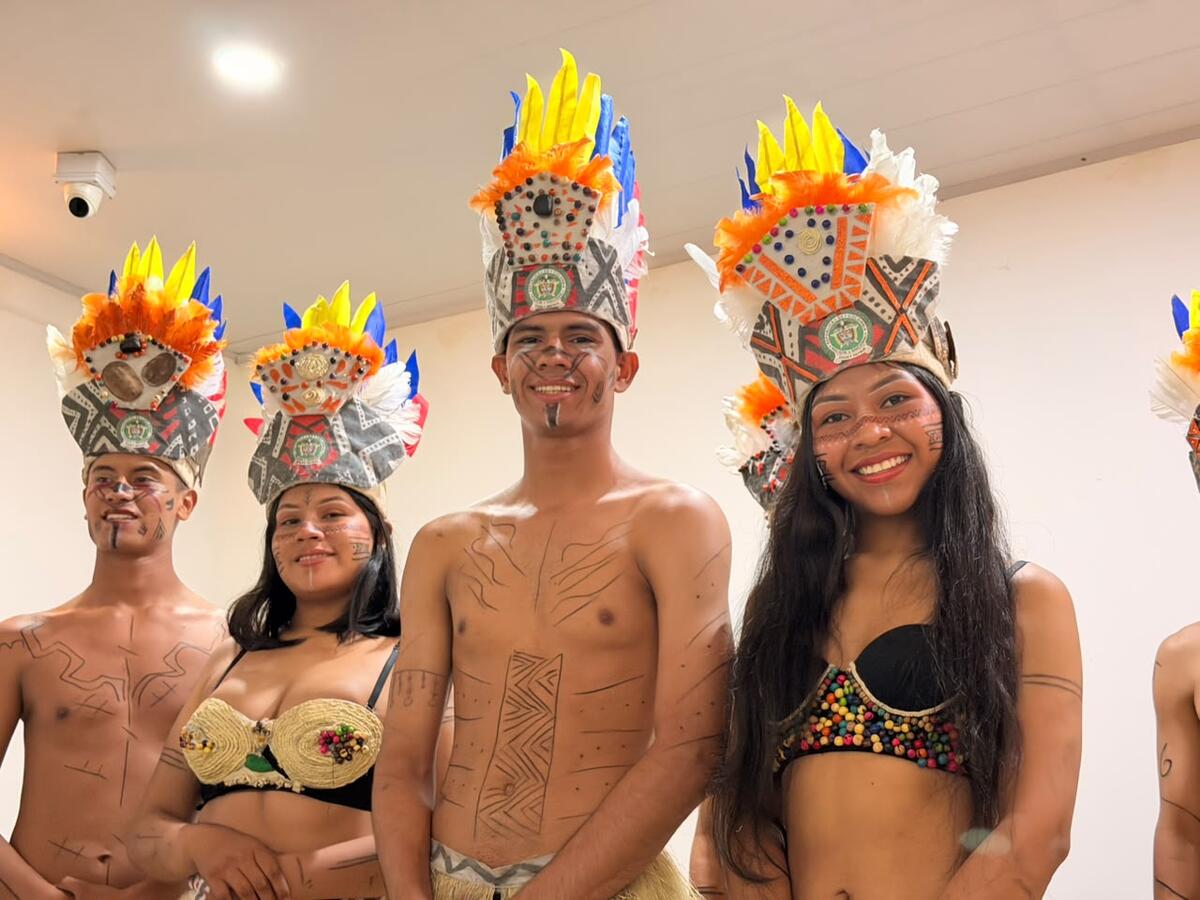 Policía Nacional conmemora el Día de la Raza y resalta la diversidad cultural de los pueblos de Colombia Policía Nacional conmemora el Día de la Raza y resalta la diversidad cultural de los pueblos de Colombia