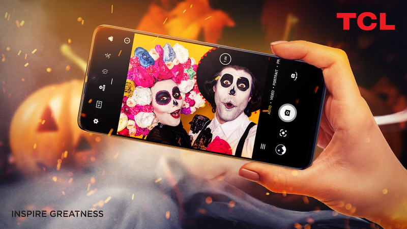 Captura los mejores momentos de la preparación y celebración de la fiesta de Halloween con el smartphone TCL 30+