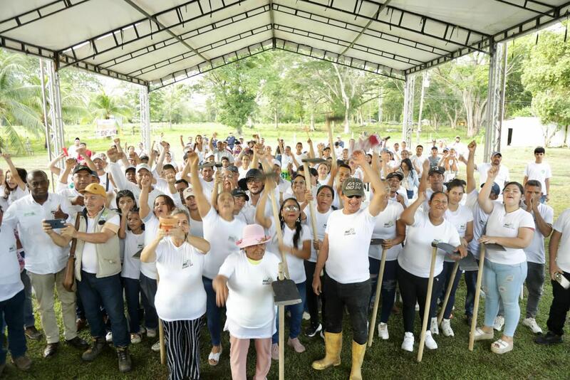 En San Alberto, Cesar, 335 hectáreas que fueron del  paramilitarismo pasan a manos de familias campesinas