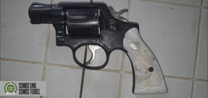 POLICÍA CAPTURA EN FLAGRANCIA A SUJETO QUE PORTABA ARMA DE FUEGO POLICÍA CAPTURA EN FLAGRANCIA A SUJETO QUE PORTABA ARMA DE FUEGO