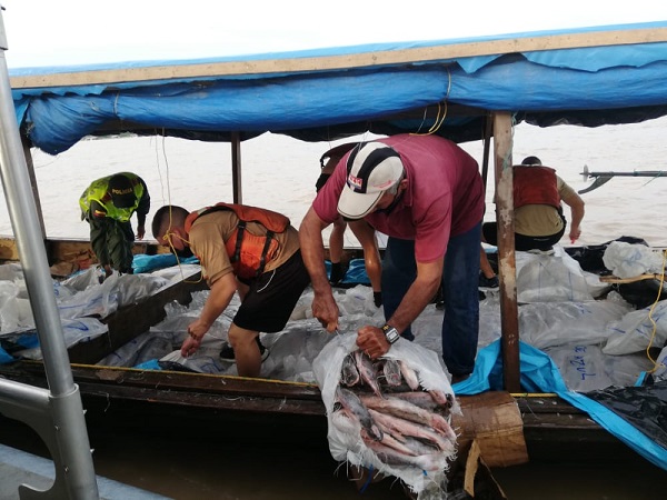 POLICÍA Y ARMADA NACIONAL REALIZAN OPERATIVOS DE CONTROL Y VIGILANCIA EN EL RÍO AMAZONAS POLICÍA Y ARMADA NACIONAL REALIZAN OPERATIVOS DE CONTROL Y VIGILANCIA EN EL RÍO AMAZONAS