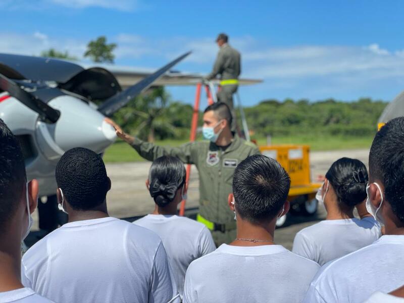 Con actividad recreativa jóvenes de Leticia conocieron la misión de su Fuerza Aérea