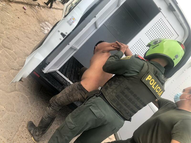 POLICÍA CAPTURÓ EN FLAGRANCIA A UN SUJETO POR PORTE ILEGAL DE ARMAS DE FUEGO POLICÍA CAPTURÓ EN FLAGRANCIA A UN SUJETO POR PORTE ILEGAL DE ARMAS DE FUEGO