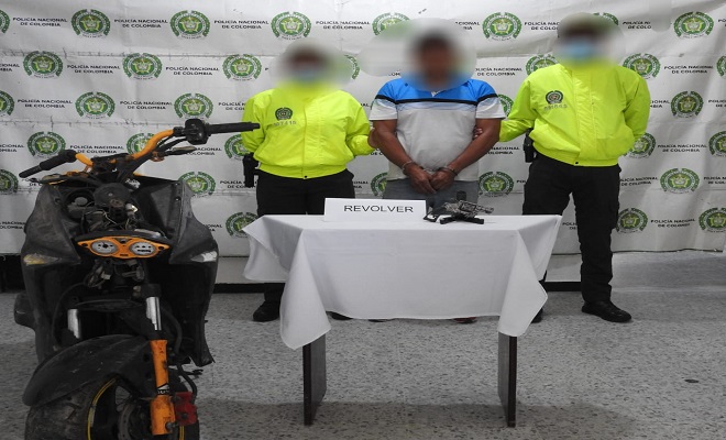 CAPTURADO UN HOMBRE POR LOS DELITOS DE PORTE ILEGAL DE ARMAS DE FUEGO Y FALSEDAD MARCARIA CAPTURADO UN HOMBRE POR LOS DELITOS DE PORTE ILEGAL DE ARMAS DE FUEGO Y FALSEDAD MARCARIA
