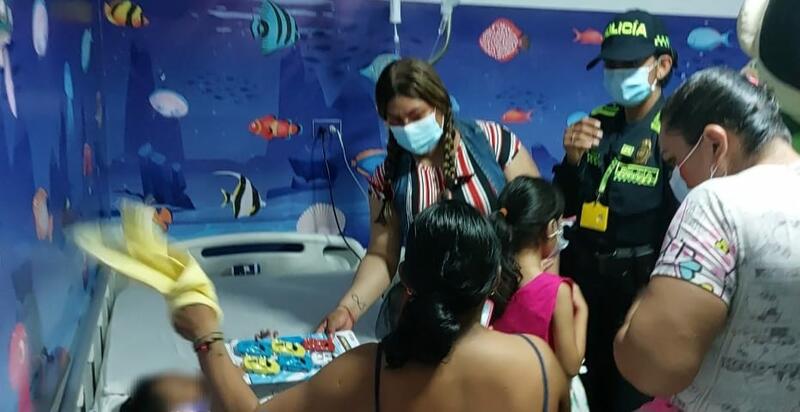 ESCUADRON DE LA ALEGRÍA DE LA POLICÍA, LLEGO AL ÁREA DE PEDIATRÍA EN LETICIA ESCUADRON DE LA ALEGRÍA DE LA POLICÍA, LLEGO AL ÁREA DE PEDIATRÍA EN LETICIA