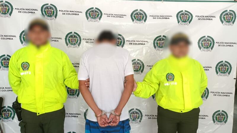 SUJETO QUE PRETENDÍA VOTAR CON CÉDULA DEL HERMANO, FUE CAPTURADO POR LA POLICÍA