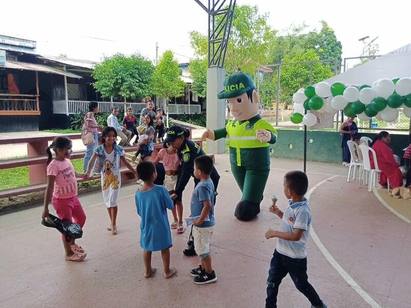 POLICÍA Y ALCALDÍA DE PUERTO NARIÑO, CONMEMORARON EL DÍA DE LA NIÑEZ 