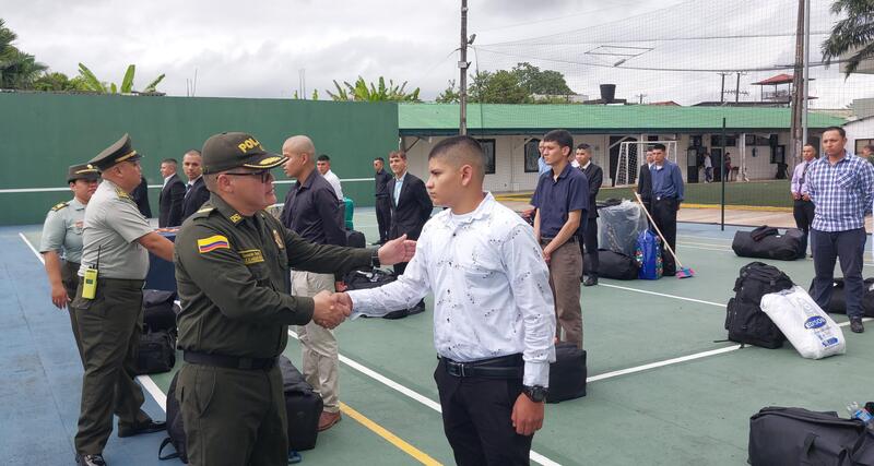 POLICÍA RECIBE 30 FUTUROS POLICÍAS EN AMAZONAS 