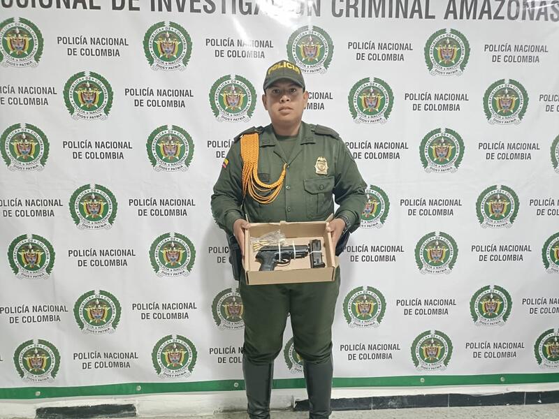 Policía halló arma de fuego en bodegas de carga del aeropuerto de Leticia Policía halló arma de fuego en bodegas de carga del aeropuerto de Leticia