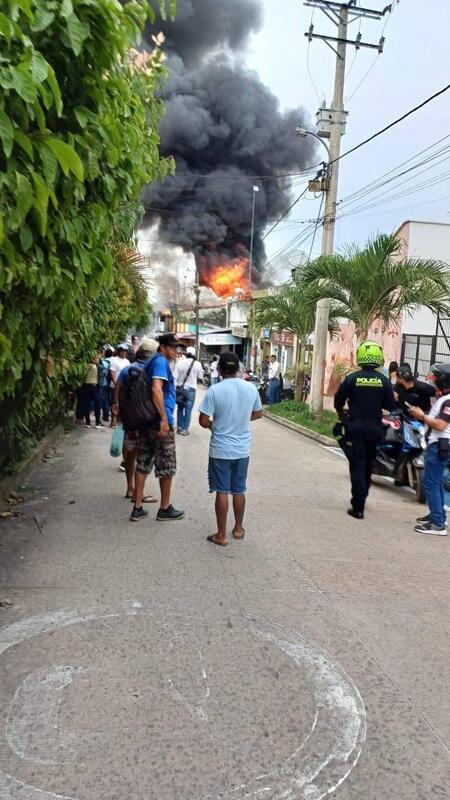 Incendio en establecimiento comercial cercano a la Plaza de Mercado