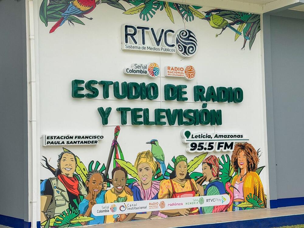 Leticia se conecta con el país y el mundo a través de los medios públicos Leticia se conecta con el país y el mundo a través de los medios públicos