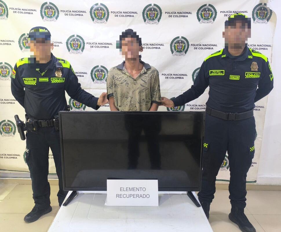 POLICÍA NACIONAL CAPTURA EN FLAGRANCIA A PRESUNTO RESPONSABLE DE HURTO EN EL BARRIO LA CEIBA