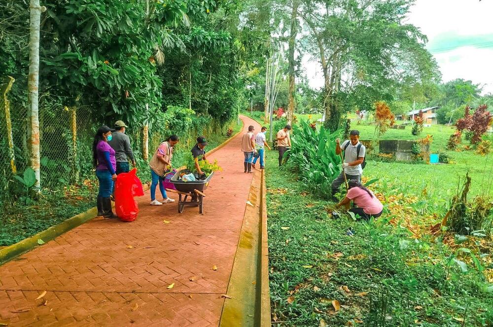 Jornada de control del caracol africano en la comunidad de Ticoya