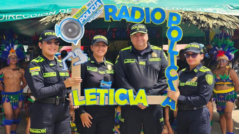 Radio Policía Nacional acompaña la llegada de turistas al Puerto Civil de Leticia Radio Policía Nacional acompaña la llegada de turistas al Puerto Civil de Leticia