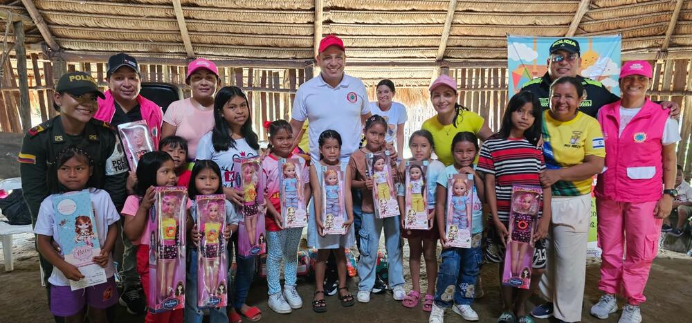 Con alegría y compromiso, la Policía Nacional celebró el Día de la Niñez en la comunidad indígena del kilómetro 11 Con alegría y compromiso, la Policía Nacional celebró el Día de la Niñez en la comunidad indígena del kilómetro 11