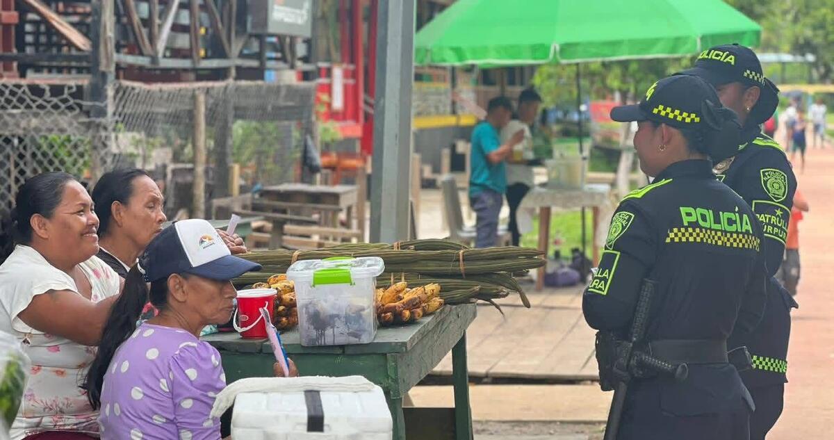 PATRULLA PÚRPURA LLEGÓ A PUERTO NARIÑO CON JORNADA DE SENSIBILIZACIÓN EN EL DÍA DE LA MADRE