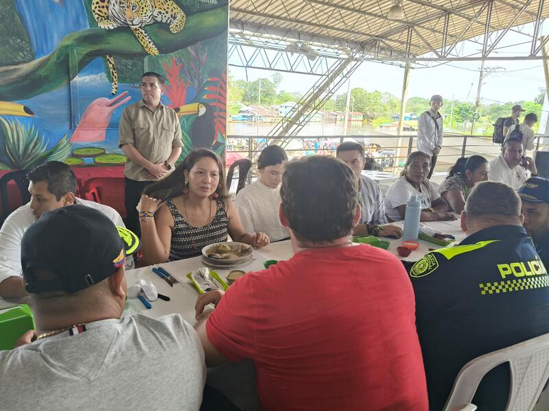 Ministra de medio ambiente visita el Amazonas Ministra de medio ambiente visita el Amazonas