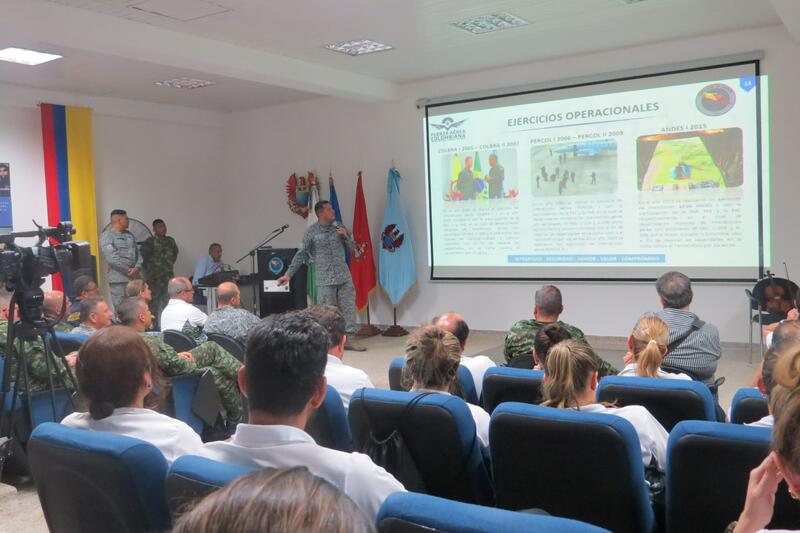 Alumnos del Curso de Altos estudios Militares CAEM visitaron el Grupo Aéreo del Amazonas