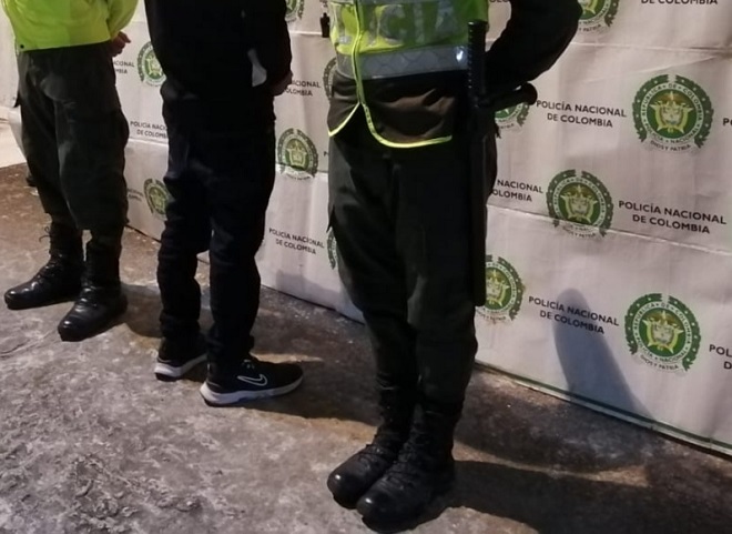 APREHENDIDO ADOLESCENTE POR ORDEN JUDICIAL APREHENDIDO ADOLESCENTE POR ORDEN JUDICIAL
