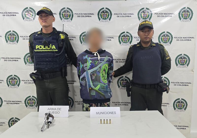 CAPTURADO HOMBRE QUE POSEÍA ARMA DE FUEGO ILEGAL CAPTURADO HOMBRE QUE POSEÍA ARMA DE FUEGO ILEGAL