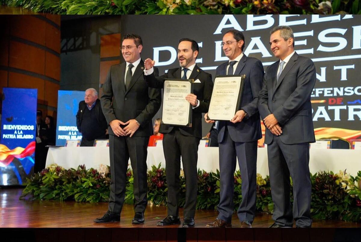 CNE entregó credenciales al Presidente y Vicepresidente electos para el período 2026–2030