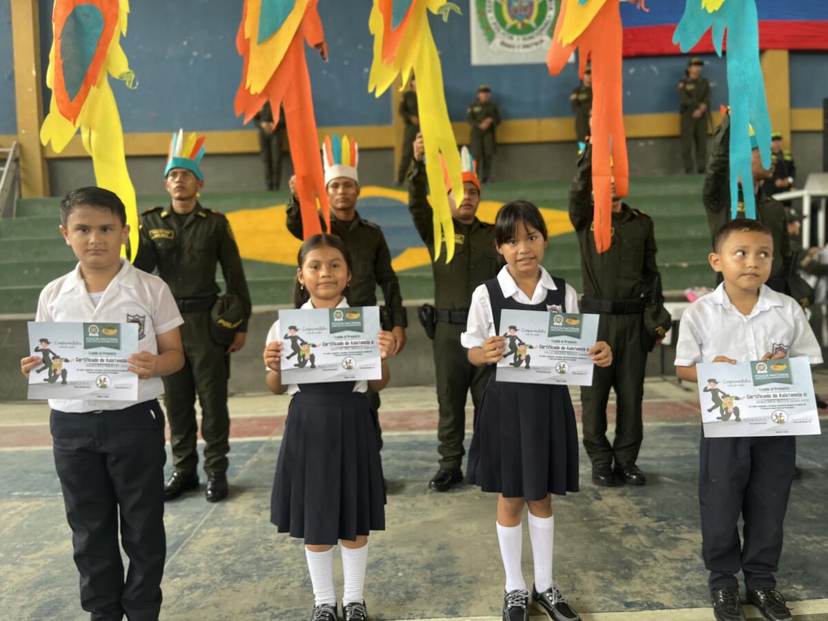 Policía Nacional y Dirección de Antinarcóticos fortalecen la prevención en entornos escolares de Leticia Policía Nacional y Dirección de Antinarcóticos fortalecen la prevención en entornos escolares de Leticia