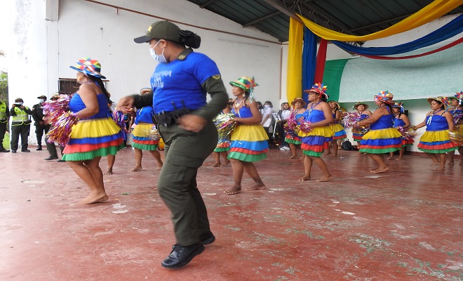 EL DEPARTAMENTO DE POLICÍA AMAZONAS LANZA LA CAMPAÑA COLOMBIA UNA RAZÓN EL DEPARTAMENTO DE POLICÍA AMAZONAS LANZA LA CAMPAÑA COLOMBIA UNA RAZÓN