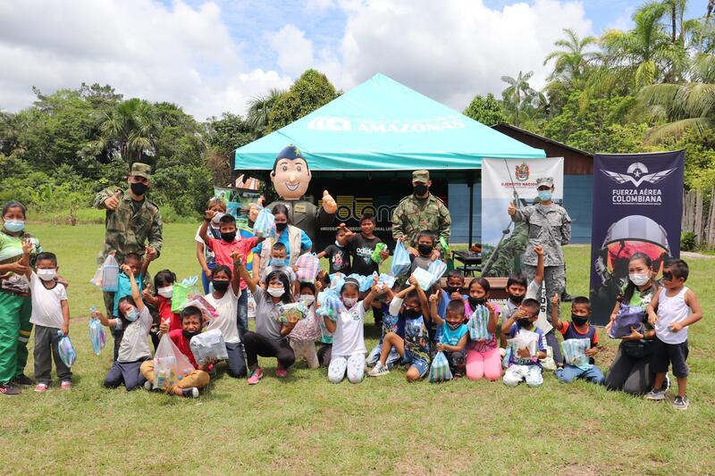 Jornada recreativa y entrega de materiales escolares en el Amazonas