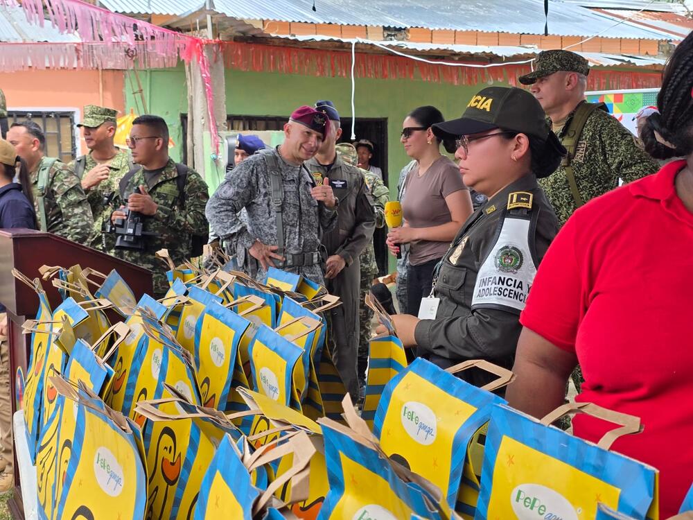 Operación Gratitud fortalece lazos con la comunidad de Leticia