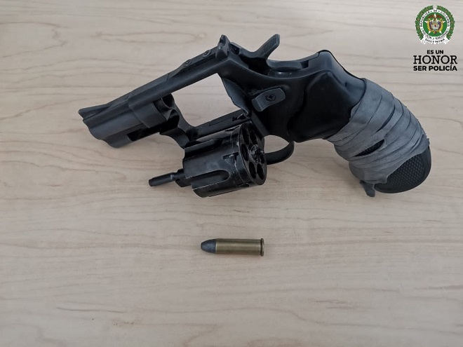 APREHENDIDO ADOLESCENTE QUE PORTABA ARMA DE FUEGO APREHENDIDO ADOLESCENTE QUE PORTABA ARMA DE FUEGO
