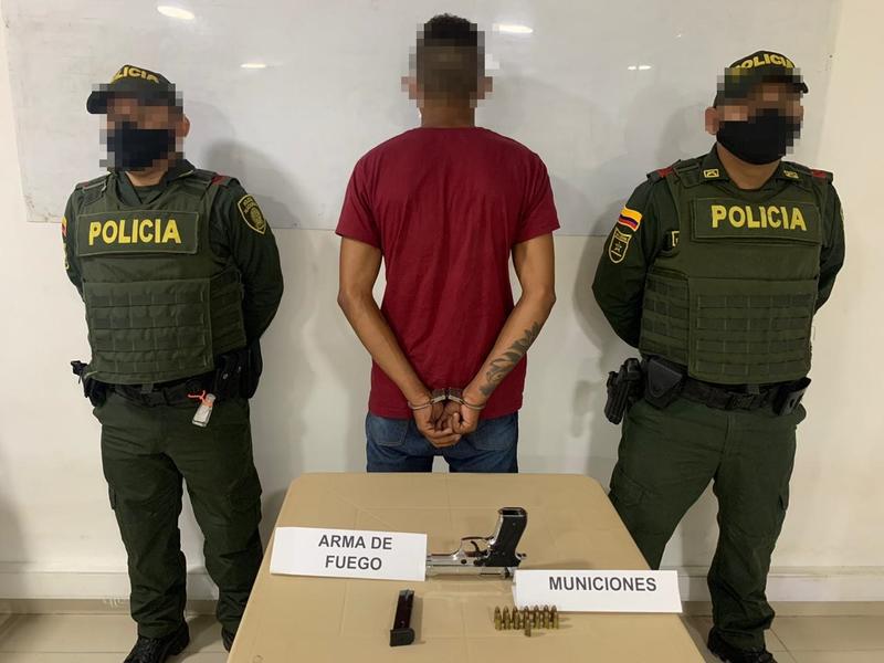 POLICÍA CAPTURA EN FLAGRANCIA A SUJETO QUE PORTABA ARMA DE FUEGO POLICÍA CAPTURA EN FLAGRANCIA A SUJETO QUE PORTABA ARMA DE FUEGO