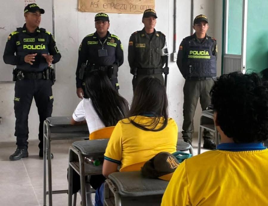 La Policía Nacional fortalece la estrategia “Entornos Escolares Seguros” en Leticia