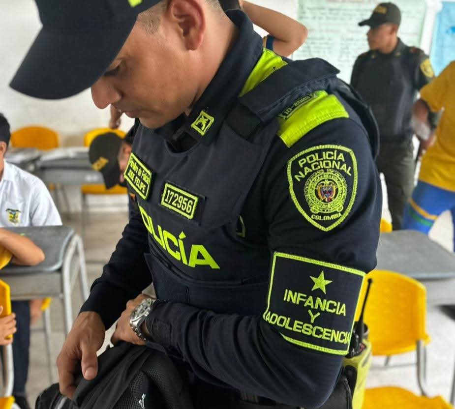La Policía Nacional fortalece la estrategia “Entornos Escolares Seguros” en Leticia