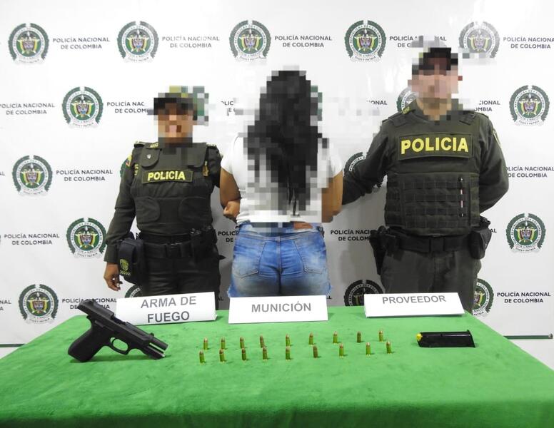 UNA MUJER CAPTURADA POR EL DELITO DE PORTE ILEGAL DE ARMAS DE FUEGO