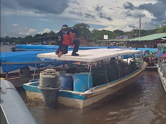 RESCATADOS 20 PASAJEROS POR INCENDIO EN EMBARCACIÓN SOBRE EL RÍO AMAZONAS