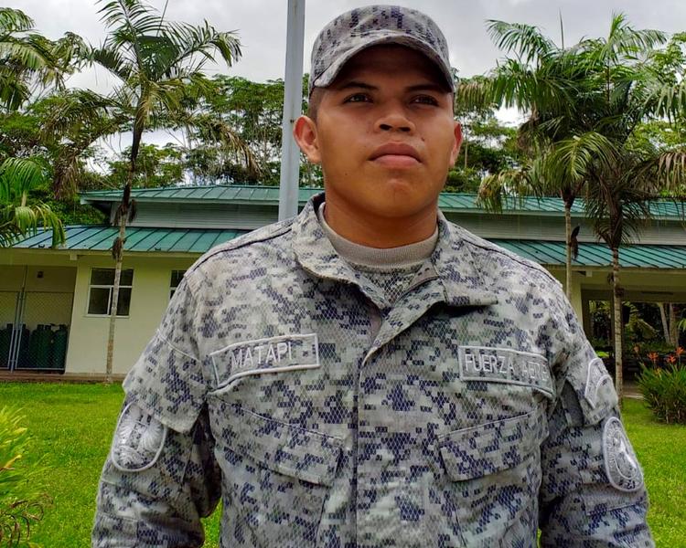 Soldado indígena al servicio del país desde las filas de la Fuerza Aérea 