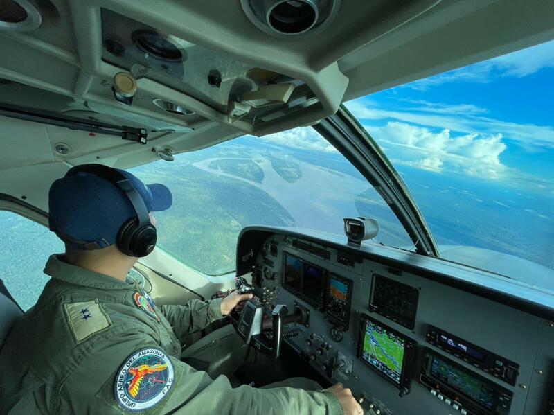 Con sobrevuelos en el Amazonas, su Fuerza Aérea fortalece la seguridad